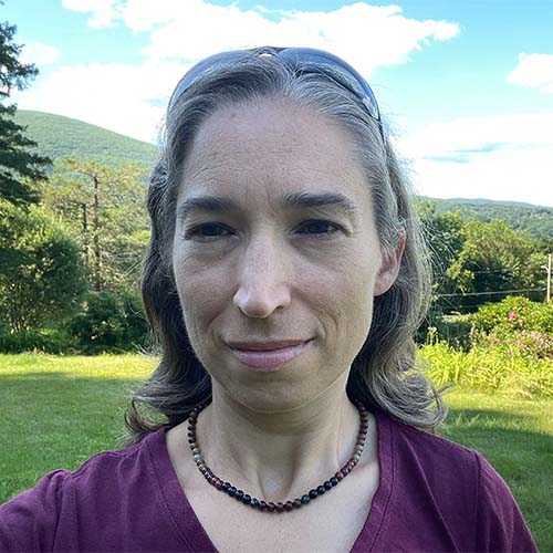 Elena Traister 